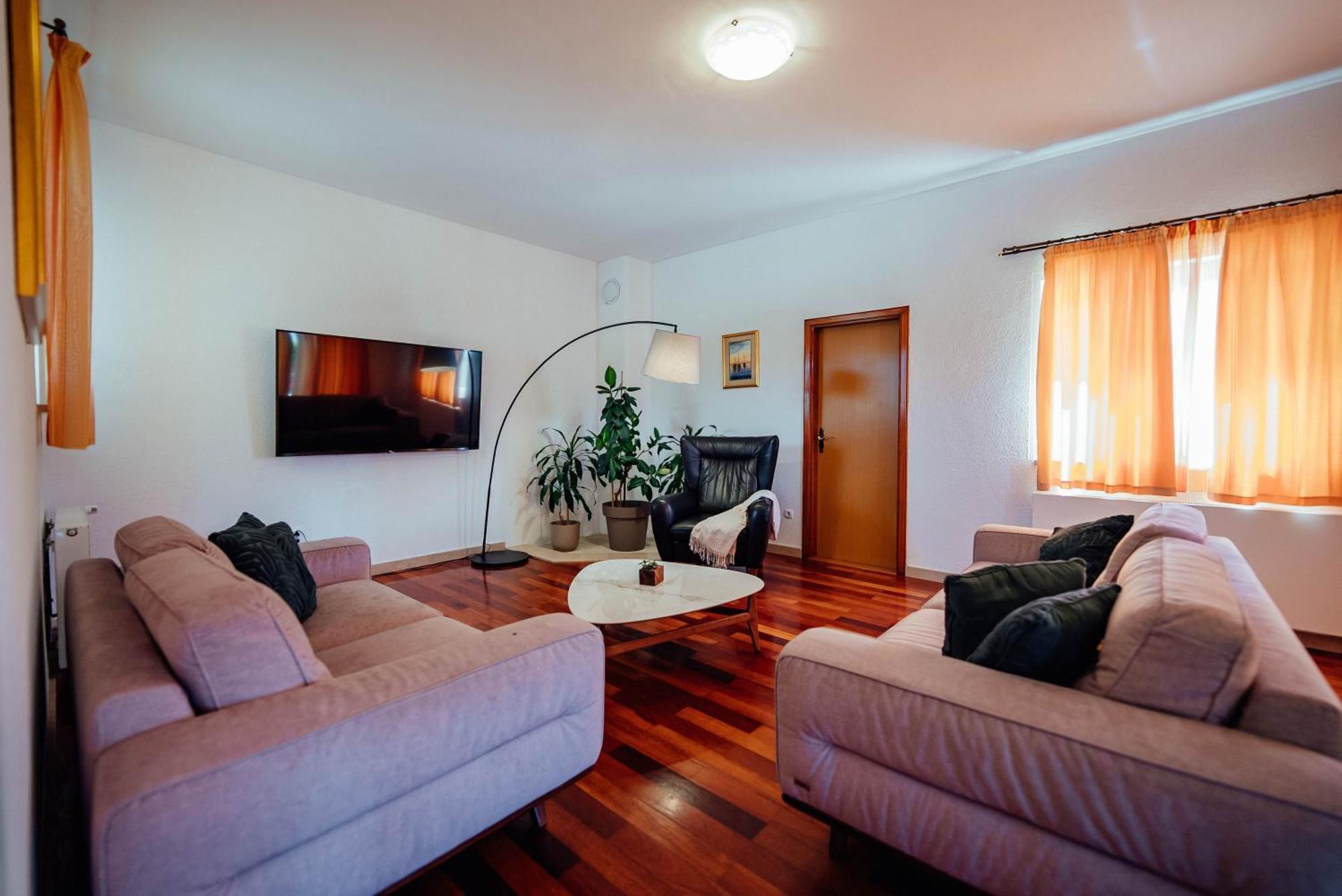 Villa Latica Donji Prolozac ภายนอก รูปภาพ