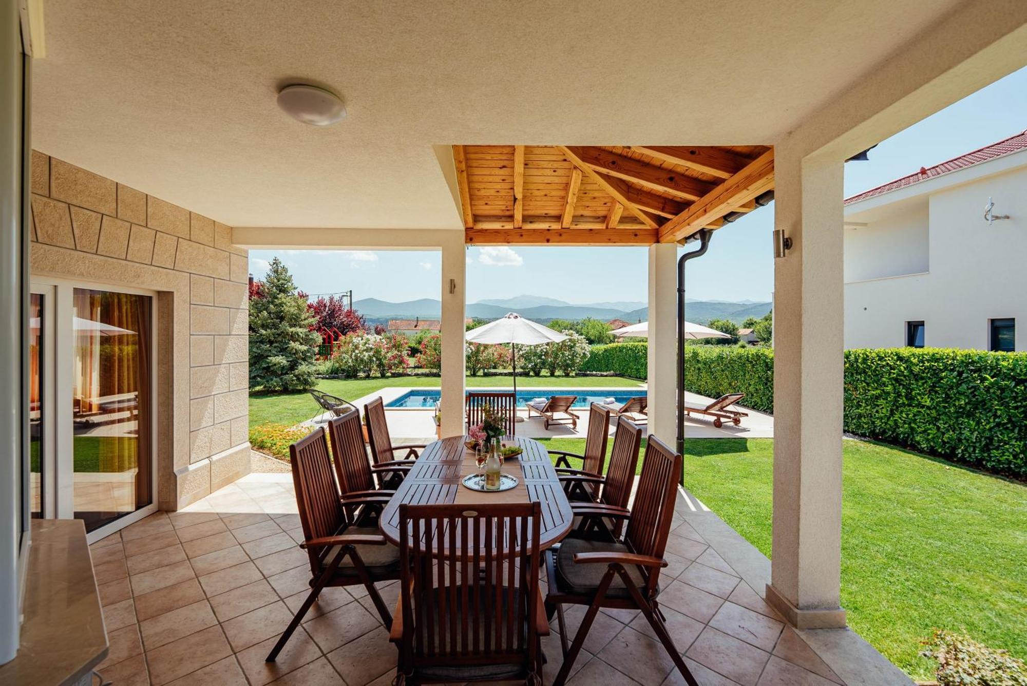 Villa Latica Donji Prolozac ภายนอก รูปภาพ