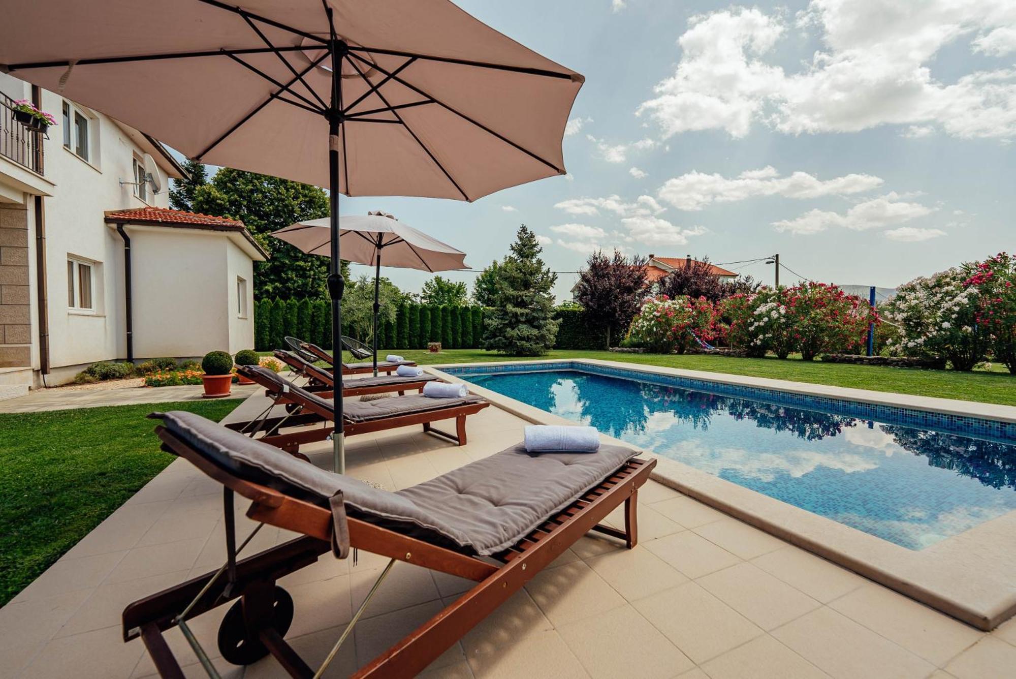 Villa Latica Donji Prolozac ภายนอก รูปภาพ
