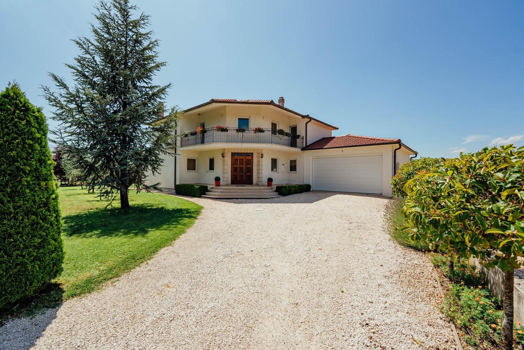 Villa Latica Donji Prolozac ภายนอก รูปภาพ