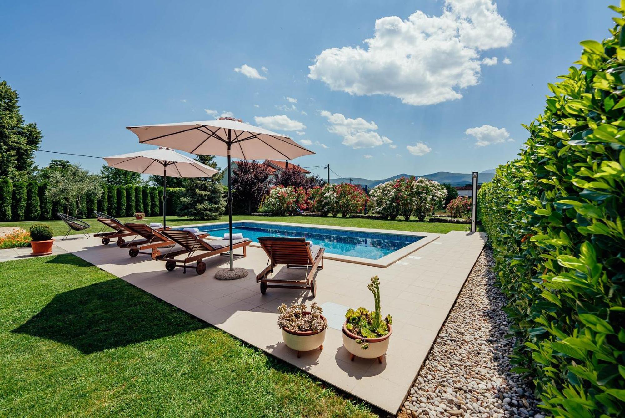 Villa Latica Donji Prolozac ภายนอก รูปภาพ